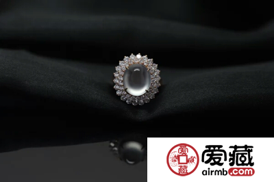 如何挑选翡翠戒面?A货翡翠戒面的形状和尺寸重要吗?