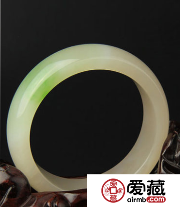 玉手镯什么颜色的好？玉手镯颜色图片告诉你