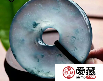 怎么挑选平安扣翡翠吊坠？翡翠平安扣挑选技巧介绍