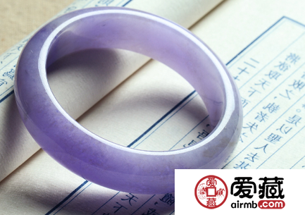 翡翠手镯买多大的比较好？