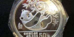 1988年熊貓銀幣值多少錢