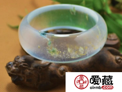 水沫子跟翡翠有什么不同？怎么区分水沫子和翡翠？