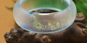 水沫子跟翡翠有什么不同？怎么区分水沫子和翡翠？