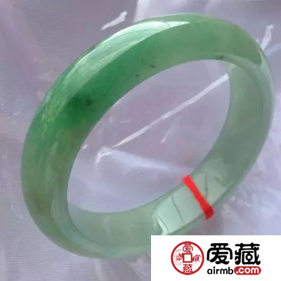 如何鉴定翡翠手镯
