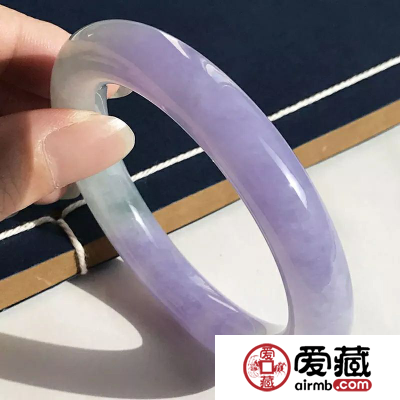 假春带彩翡翠手镯鉴别方法