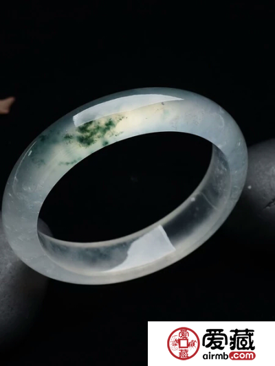 玉镯有黑点的能养好吗?