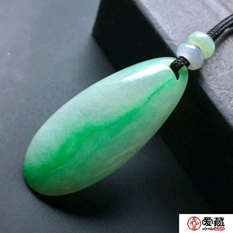 白底糯種翡翠鑒賞價(jià)值如何