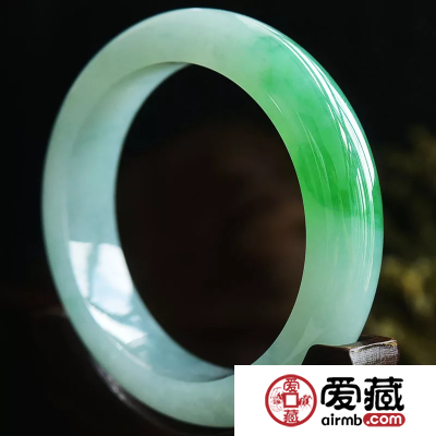 我们应该怎么分辨翡翠手镯的真假