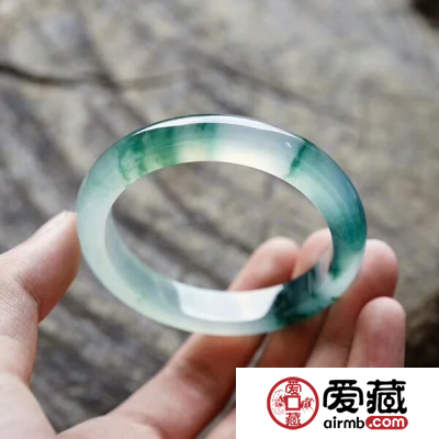 假的翡翠手镯是什么样子的
