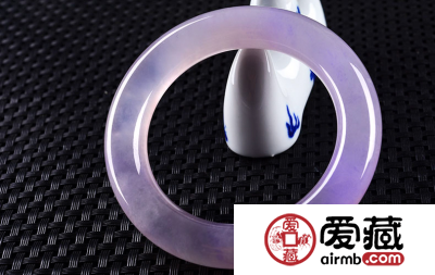 冰糯种春带彩翡翠手镯鉴赏价值高吗