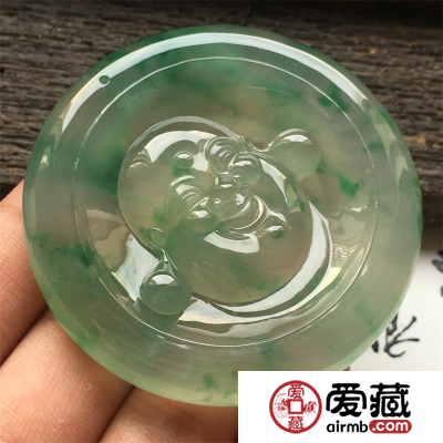 冰糯种翡翠挂件合适哪些人佩戴