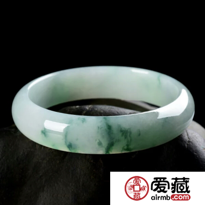 翡翠手镯2000是真的吗
