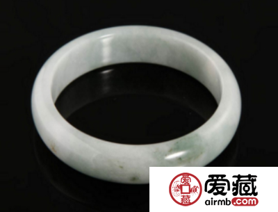 白色玻璃种翡翠手镯的价值所在