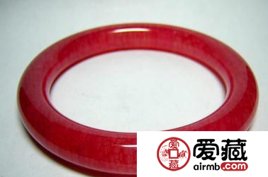 红翡翠的鉴别技巧有哪些？