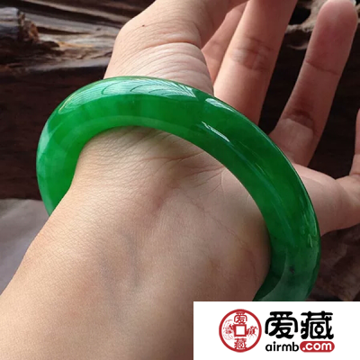 帝王绿翡翠鉴定方法有哪些