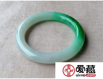 怎么辨别白底青翡翠真假