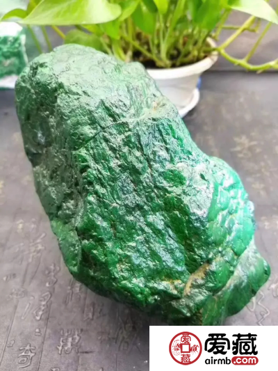 铁龙生翡翠多少钱，知道这些不被坑