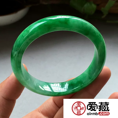 辨别帝王绿翡翠的方法