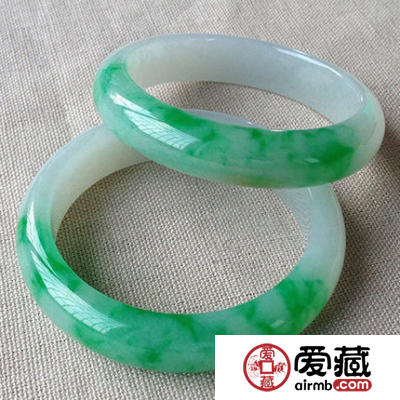 几种关于白底青翡翠鉴定方法，你学到了多少？
