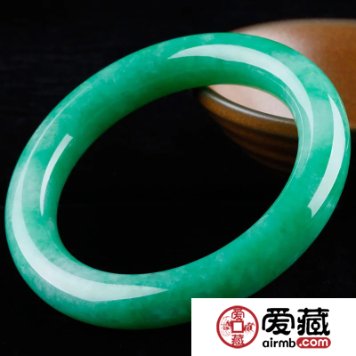 鉴定帝王绿翡翠真假的方法是什么