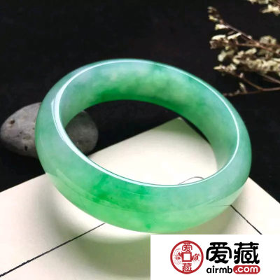 什么是冰糯种翡翠，以及冰糯种翡翠价格