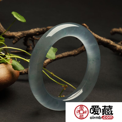 怎样鉴别翡翠玉镯？这些常识你要懂