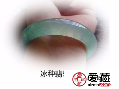 美丽的冰糯种和冰种翡翠
