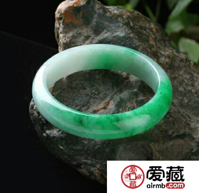 油青种翡翠保养的注意事项