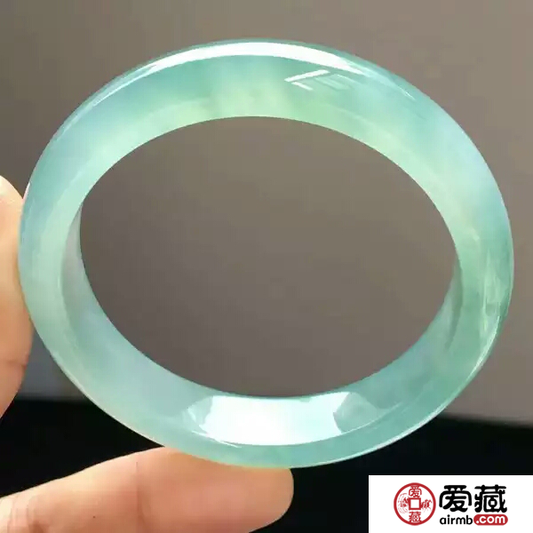 冰藍翡翠手鐲的鑒別