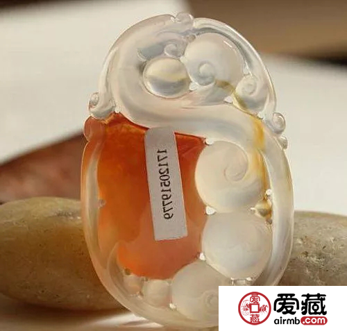 冰彩玉髓鑒定方式，有基本以下三種方式