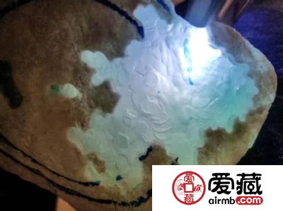 冰种翡翠原石和糯冰种、准冰种之间的比较
