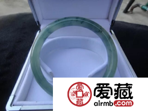 油青种翡翠市场价与颜色有什么关系？