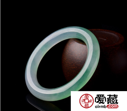 糯種翡翠送人好嗎，糯種翡翠送人的優(yōu)勢有哪些?