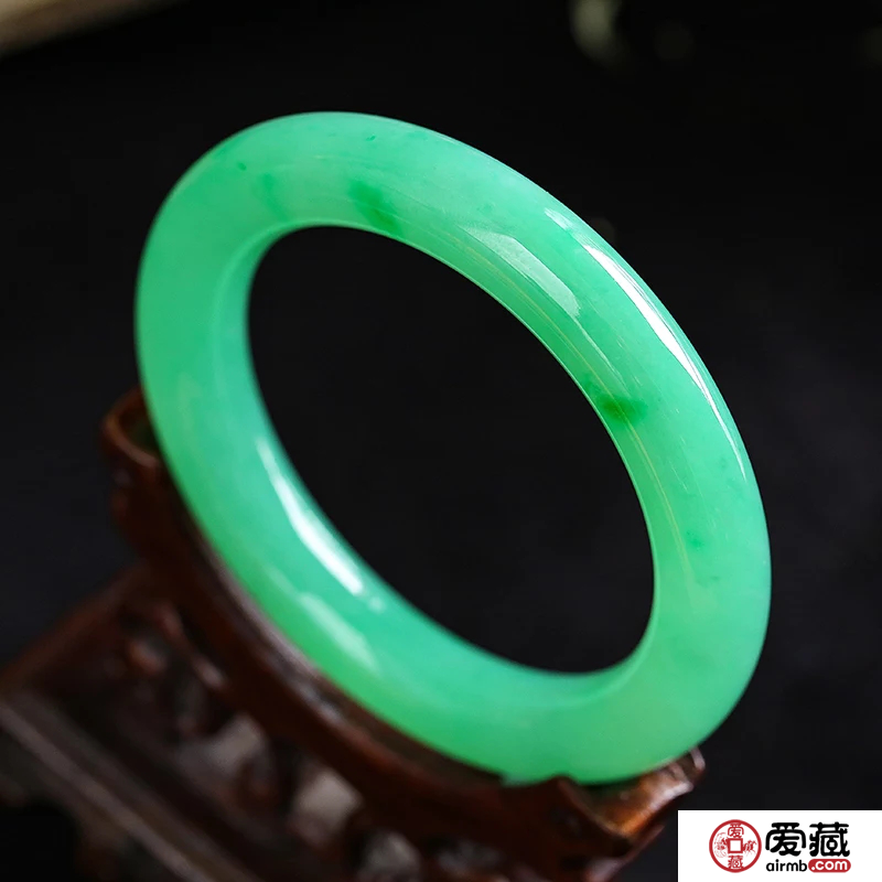 冰糯种翡翠手镯都有哪些瑕疵，我们应该怎样保养它