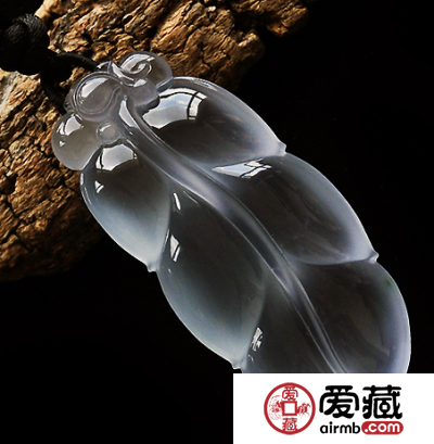 关于白色玻璃种翡翠价钱，你都知道些什么？