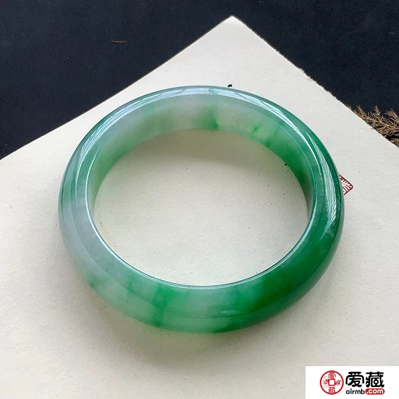 如何辨别翡翠手镯，你都知道什么？