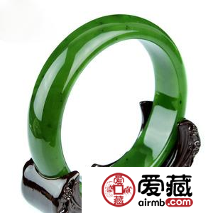 挑选青海碧玉手镯的方法有哪些？