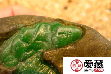 翡翠明料市場(chǎng)價(jià)是如何確定的?想要購(gòu)買(mǎi)翡翠明料的朋友快來(lái)看看