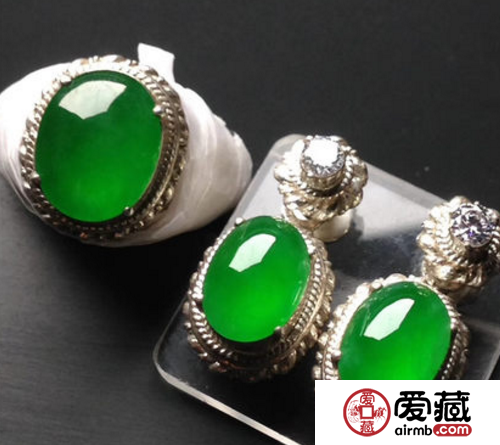 翡翠知识小讲堂：什么是帝王绿翡翠，帝王绿翡翠市场价受什么影响