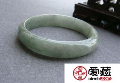 豆种翡翠手镯价格是怎么样的呢?