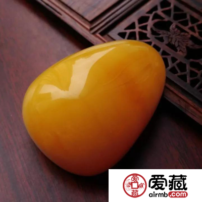 为什么蜜蜡会变色？还会变老？