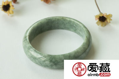影响豆种翡翠多少钱的因素有什么?