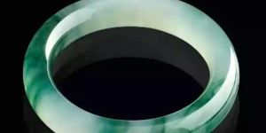 翡翠有哪些功效，吸引我們佩戴?