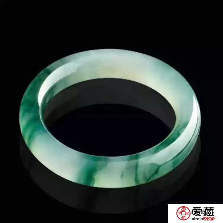 翡翠有哪些功效，吸引我们佩戴?