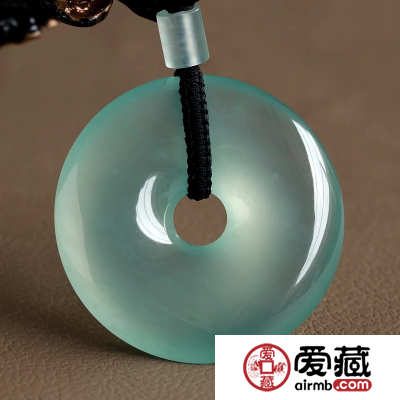 购买到玻璃种翡翠的朋友，怎么样保养玻璃种