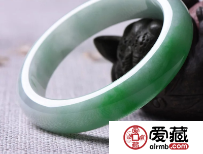 冰糯种翡翠的价格受哪些因素影响