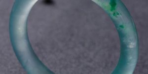 通過哪些因素，可以看出玻璃種翡翠價(jià)值?