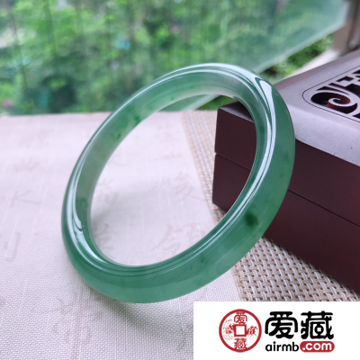 在云南旅游景区买翡翠靠谱吗?