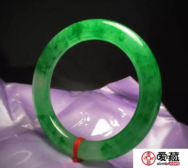 经常买翡翠和没买过翡翠的人有哪些不同？