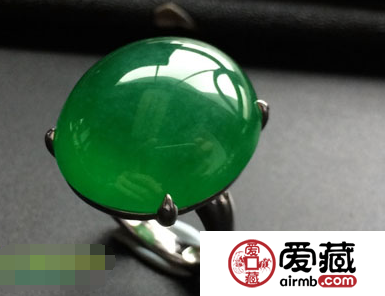 为什么翡翠戒指比钻戒更时尚？